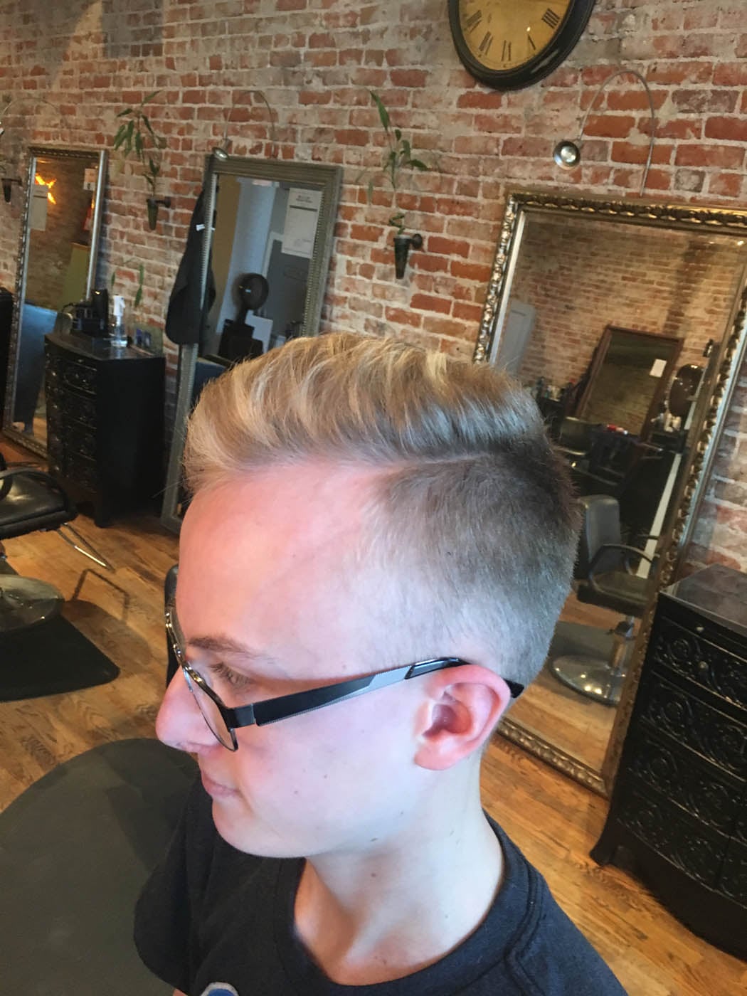 Salon gallery image 9